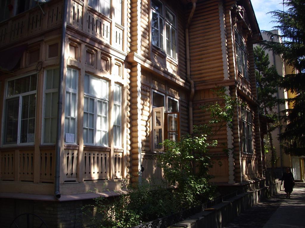 Old House Rustaveli Hotel Borjomi Exterior foto